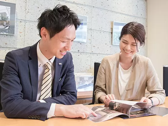 各部署のメンバーとのやりとりも盛ん。コミュニケ―ションを楽しみながら働けます。