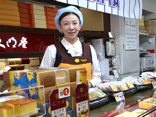【販売スタッフ】20～60代の幅広い年齢層のスタッフが活躍中です。