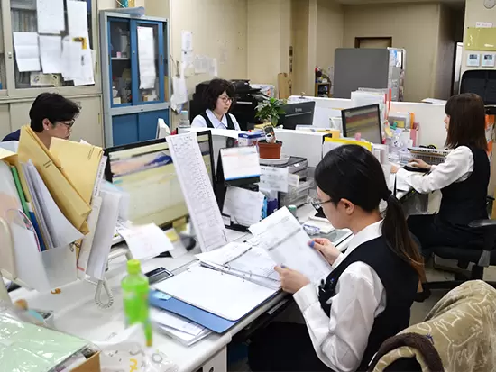【事務スタッフ】社員全員が思いやりをもってあなたをフォローします。