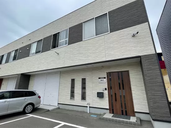 東証プライム上場AGC株式会社の100％出資のグループ会社です。