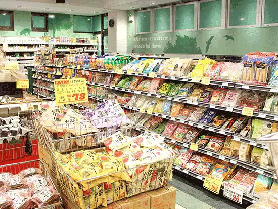 受発注や売り場管理まで、お菓子部門をあなたにお任せします！