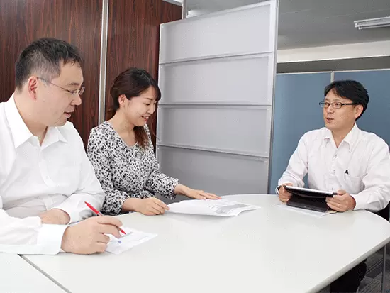 3ヶ月に1回、上司と定例ミーティングを行い、自分の考えや想いを提案します！