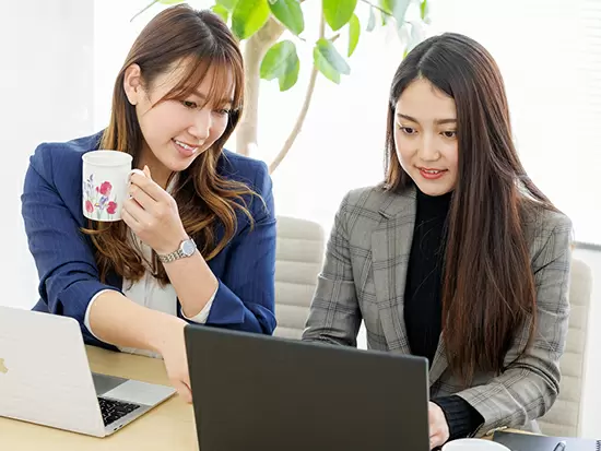 明るく笑顔で対応してください☆人と話すことが好きであれば未経験の方でも歓迎します！