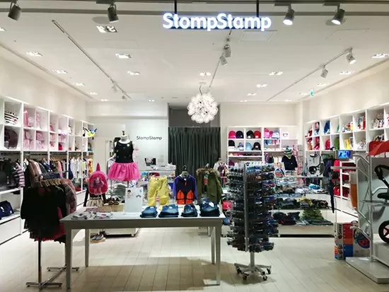 全国の百貨店で11「StompStamp」直営店を展開。カード事業も立ち上げ予定★