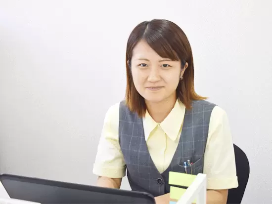 残業ほぼなし・有休消化率90%・産育休。女性が働きやすい環境が整っています。