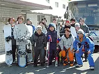 皆気さくなメンバーばかり。一緒にスノボに行ったりもします。