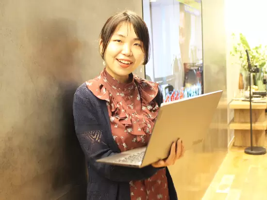 女性スタッフが多数活躍中！年代の近い社員もたくさんいるはず♪馴染みやすい職場です！