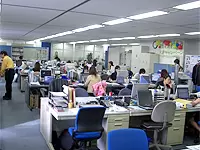 社内は若手中心。小規模ながら、結構賑やかな雰囲気です。