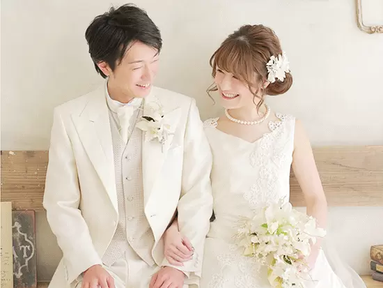 二人の想い出の場所で記念撮影をしたい！などお客様の要望にあったお写真撮影のお手伝いをいたします。