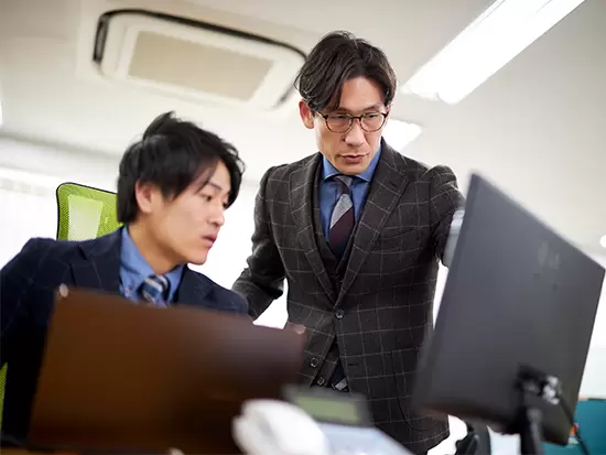 社長自ら教育にあたることもしばしば！熱くまっすぐな想いを持った頼れる存在です。