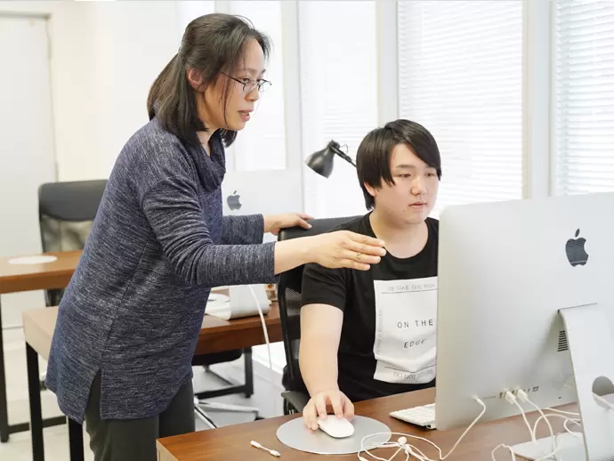 様々な分野のスペシャリストが協力しあい、仕事を進めています。