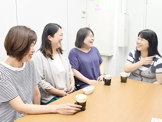 女性で話が盛り上がり、明るく笑いの絶えない職場です♪