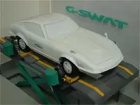 当社の誇る走行安定性を測定するアライメントテスタ（G-SWAT）