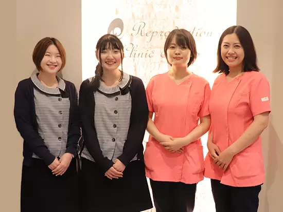 制服はシンプルで長く着ることのできるデザイン♪もちろん制服は無料で貸与します。