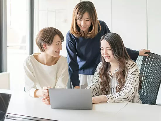 分からない事があれば先輩に何でも聞いてください♪