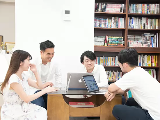 20代の社員が多く活躍しており、社内は活気で溢れています！