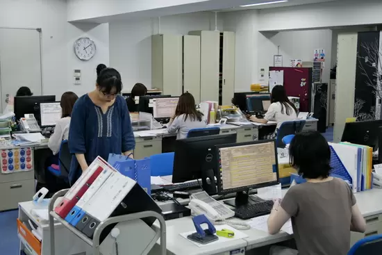 NO残業デーを設定するなど、残業の削減にも会社全体で取り組み中！残業は⽉平均5〜15hと少なめです。