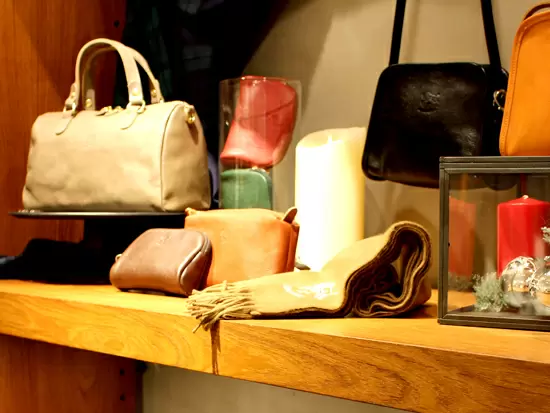 店舗はいずれもオシャレな内装！気持ち良く働けますよ♪