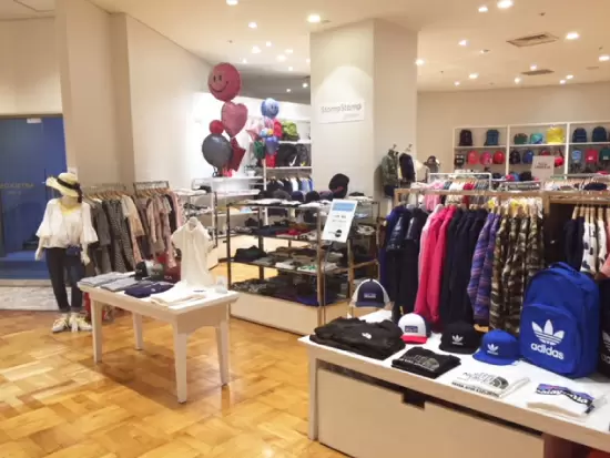 ベビー・キッズ向けの洋服はもちろん、近年ではランドセルなど、扱う商品の幅を広げています。