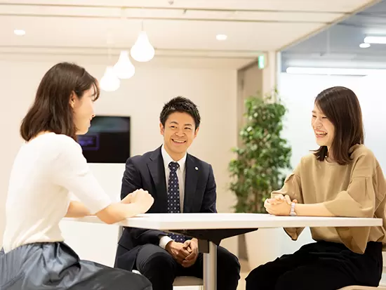 社内でのコミュニケーションも盛んなので、何かあればすぐに相談できます♪