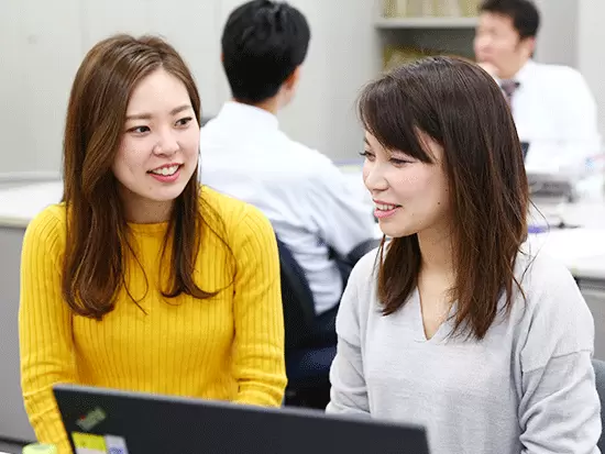 入社後は周りの先輩がしっかりサポートするので、安心してください♪