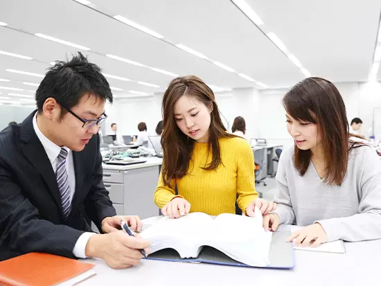 社員同士の距離も近いので、コミュニケーションを円滑にとりながら働けます！