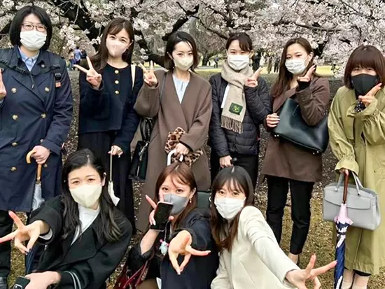 昨年のお花見の様子♪月1回程度社内イベントでリフレッシュしています！