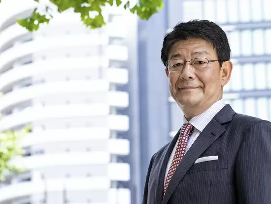 代表の長谷川。企業の労務に関するお困りごとを解決する事務所です。