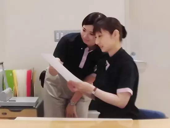 わからないことは周りの先輩に気軽に質問してくださいね♪