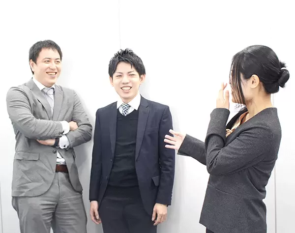 30代が多く在籍している当社。同年代だからコミュニケーションも気軽に取れます。女性エンジニアも活躍中！