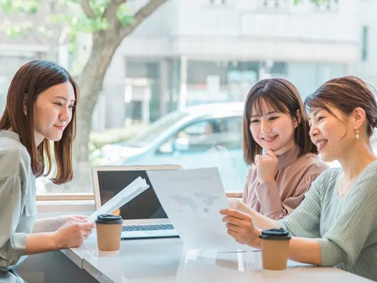 様々な部署にバックオフィス事務の先輩がおり、コミュニケーションが取りやすい環境です