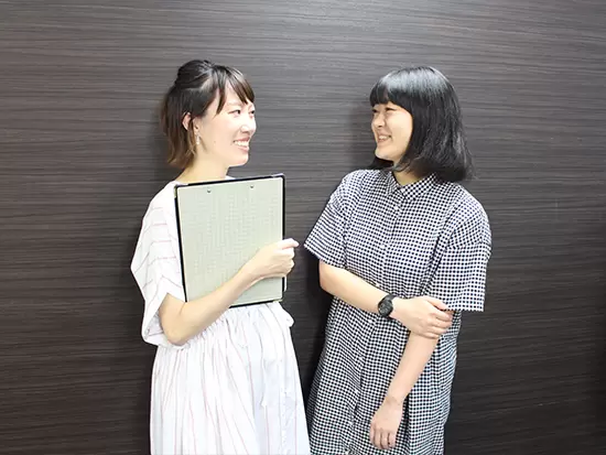 分からないことは、周りのメンバーに相談しながら仕事を進めます♪