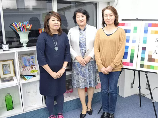 奥深い色彩に関わりながら働ける環境です。
