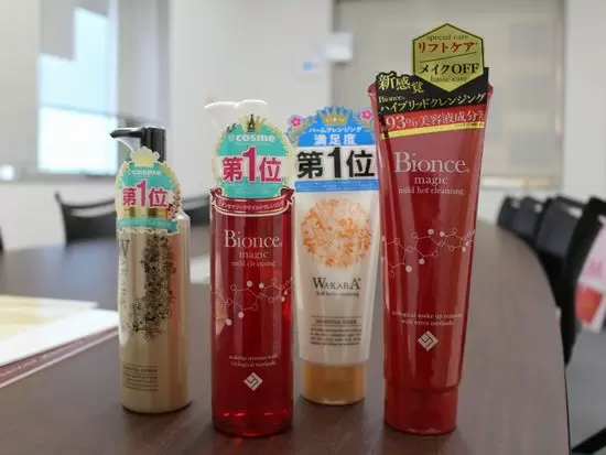 大人気「和から(wakara)」シリーズは練り石鹸、ピーリング、バームクレンジングなどがラインナップ
