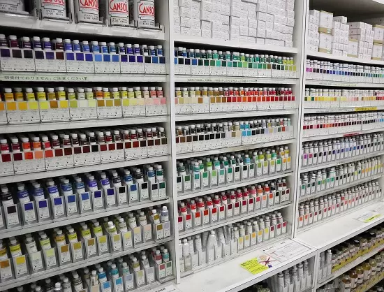 絵具一つとっても、ラインナップは国内最大級です！