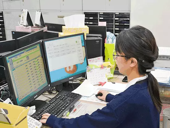 「チーム」で連携しながら、 お互いをフォローしあって仕事を進めています。