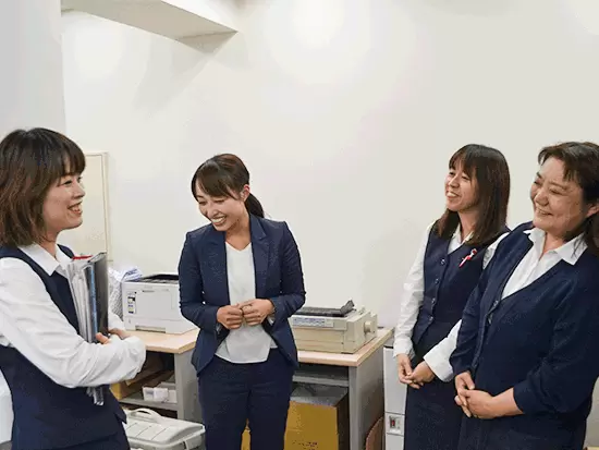 キャピキャピはしていませんが、落ち着いた雰囲気で仲良く働きたい方は大歓迎です！