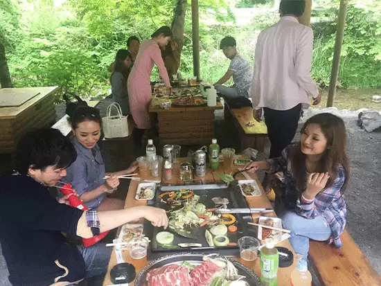 社内イベントで行ったBBQの様子！他にも海外旅行や温泉旅行など様々なイベントがあります♪