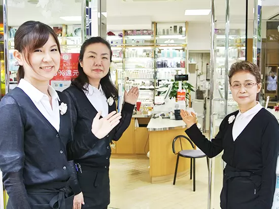 1人ひとりとじっくり向き合う接客で、お客様を綺麗にするお手伝いをしています。