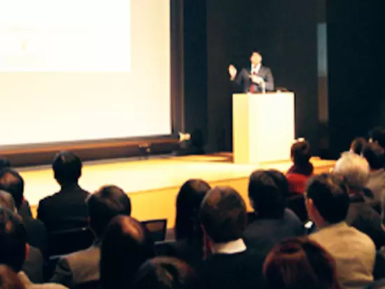 イベント会場ではイベントスタッフとして、様々な業務を担当します。