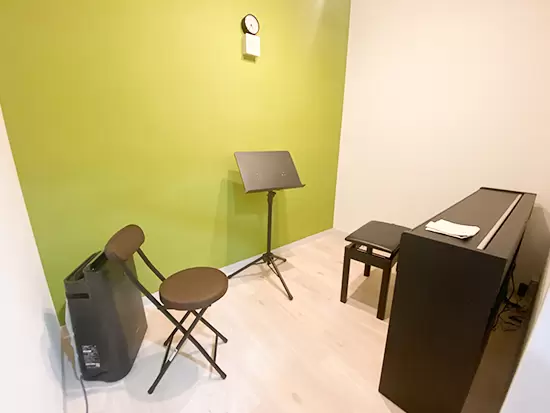 日々笑いが絶えないレッスン室♪