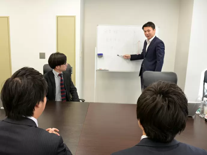 初任者研修など、各種人財育成制度も360度体制で整えています。