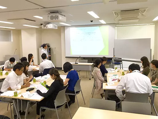 研修会も定期的に開催しています！医療系の知識がない方でも、少しずつ学んでいくことができます。