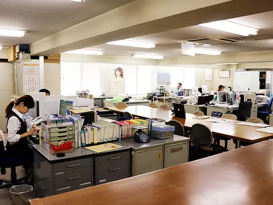 ワンフロアのオフィスのため、社員同士のコミュ二ケーションもとりやすい！