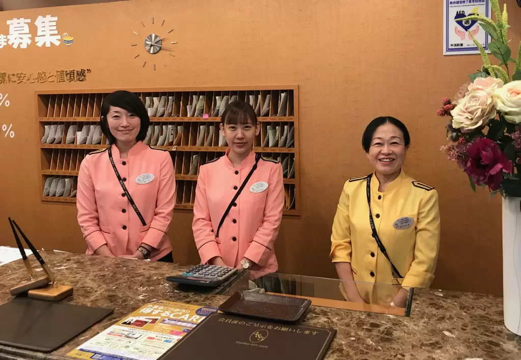 女性スタッフ活躍中！すてきな笑顔でお客様をお迎えしてください◎