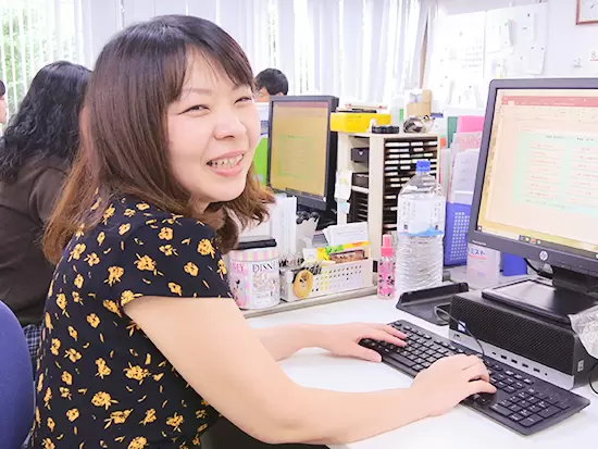 多くの女性社員が在籍中。女性が働きやすい明るく、落ち着いた職場環境です。