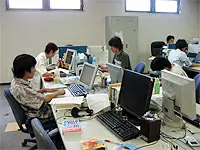 わずか14名の社内。新しい仲間を受け容れる余地はまだあります。
