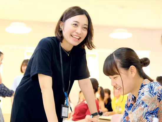 子育てと両立しながら働くママ教員も在籍しています！時短勤務も活用しながら長く働ける環境です。