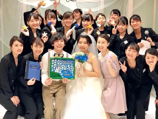 業界経験があれば、応募出来ます。教員や講師の経験は必要ありません。研修もあり、安心して始められます。