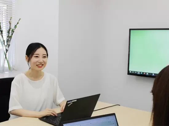 多くの女性が活躍している当社。サポート体制も手厚いので困ったことがあればいつでもご相談ください。